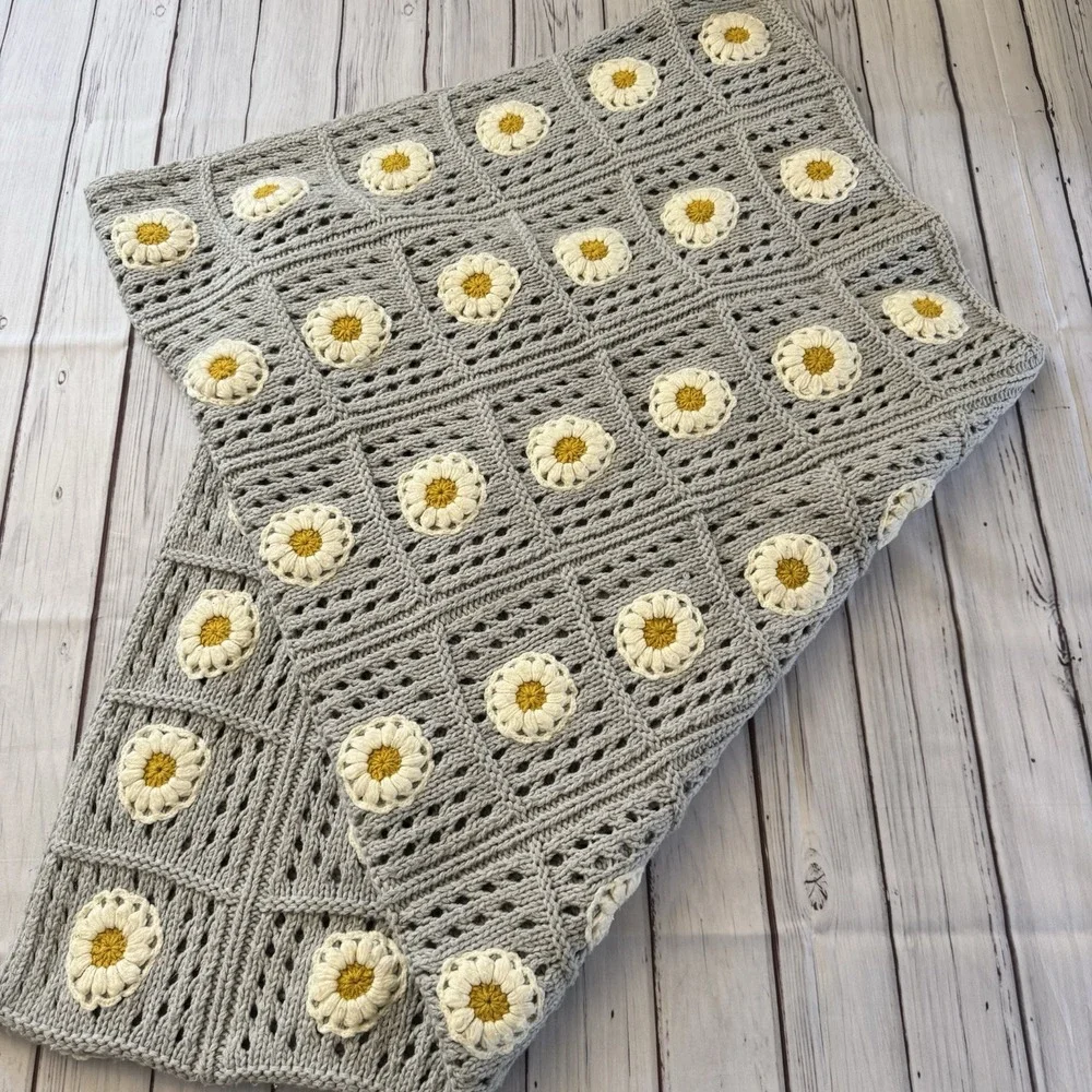 Shabby Chic‎ Crochet Daisy Throw Blanket Gray Yellow Flower Cottagecore 50x60